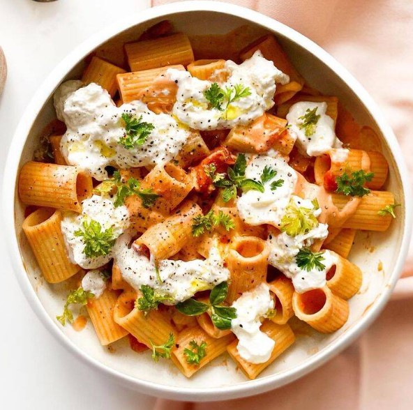 Pâtes à la sauce tomate maison